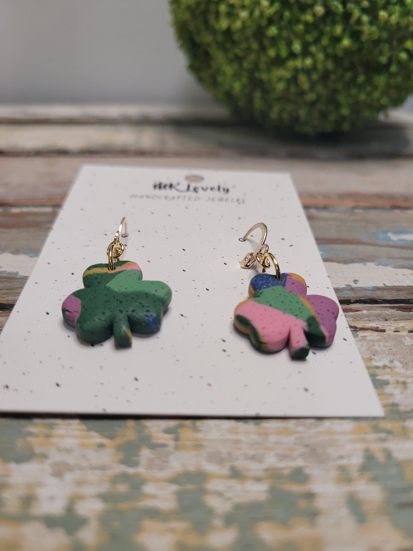 Multi-Color Clover Huggies