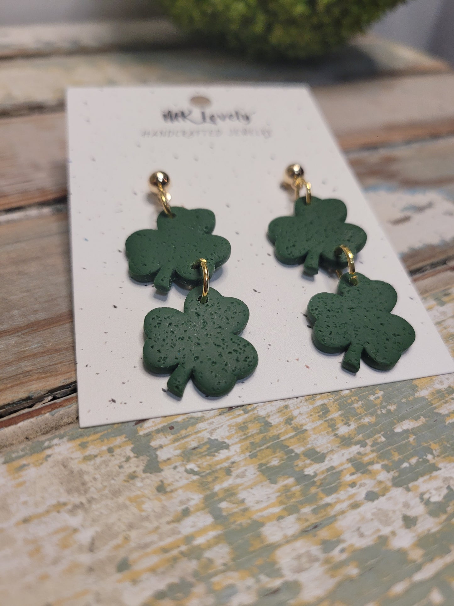 Tiered Clover Drops