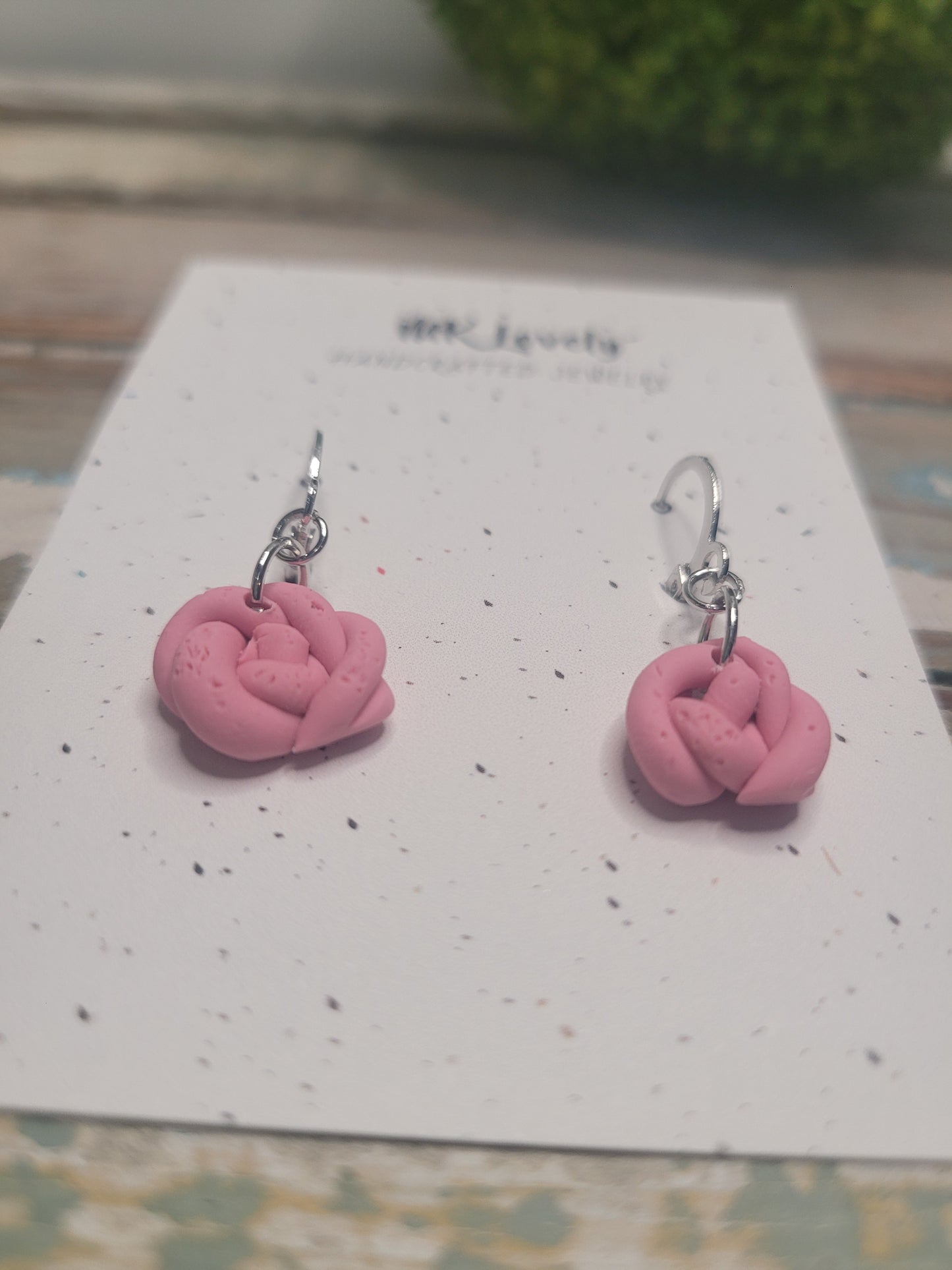 Twisted Knot Huggies