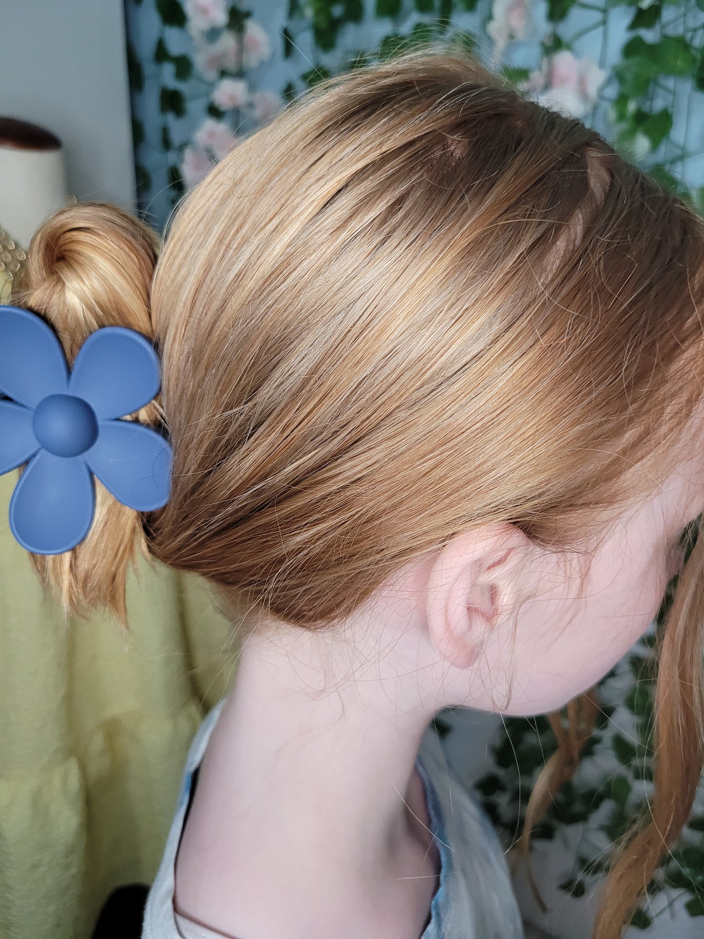 Daisy Matte Hair Claw