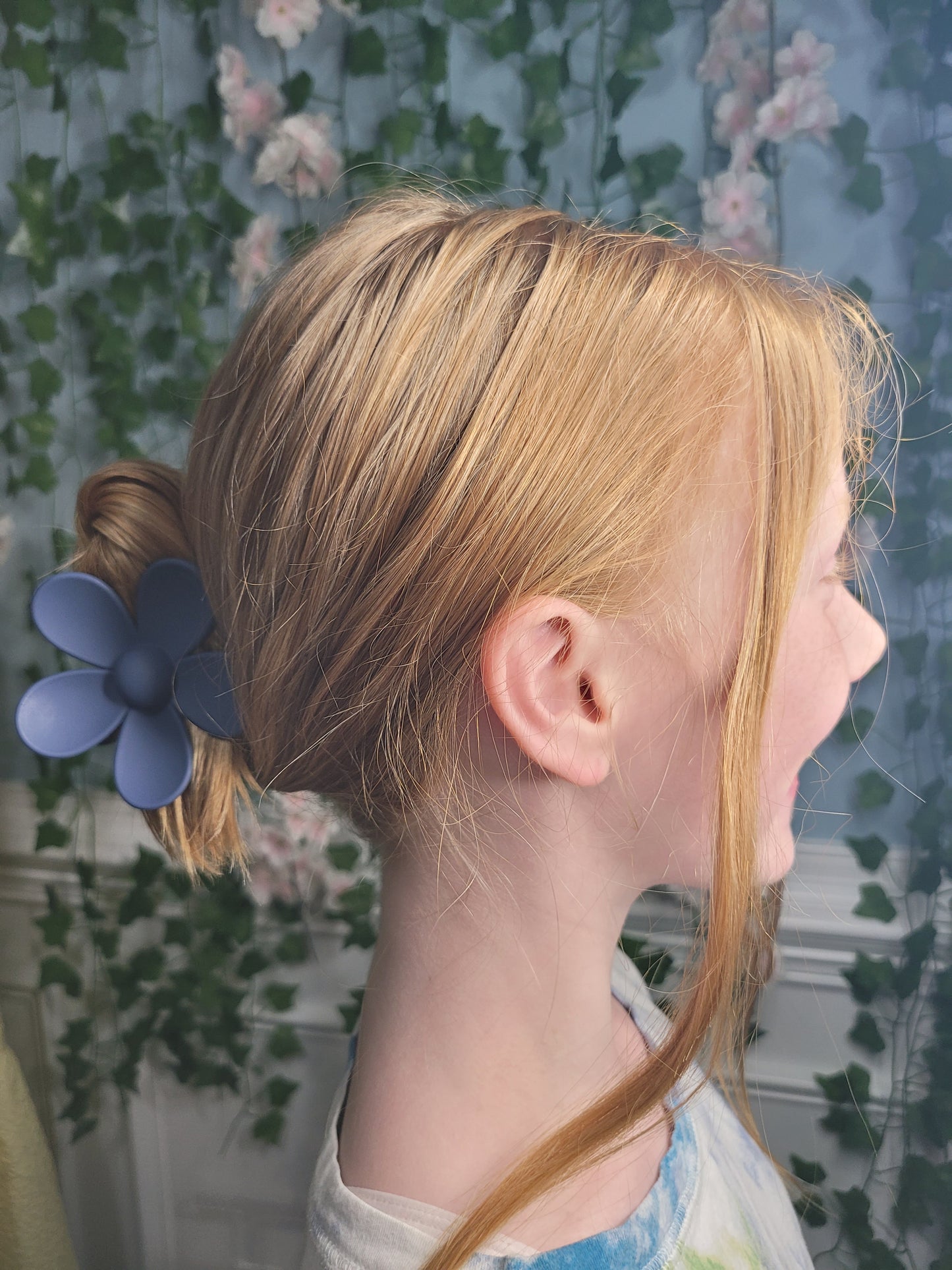Daisy Matte Hair Claw