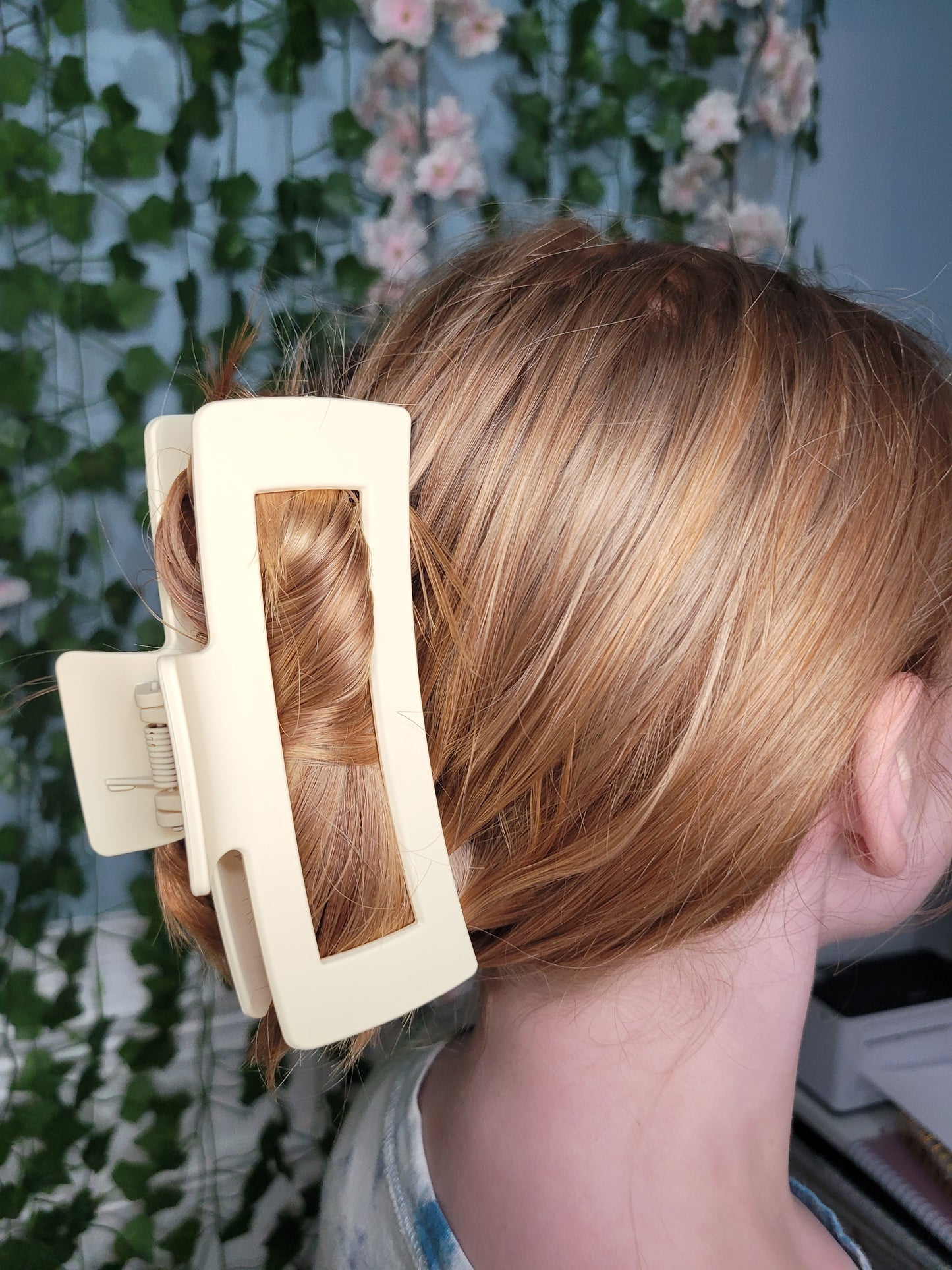 Matte Jumbo Rectangle Cutout Claw Clip