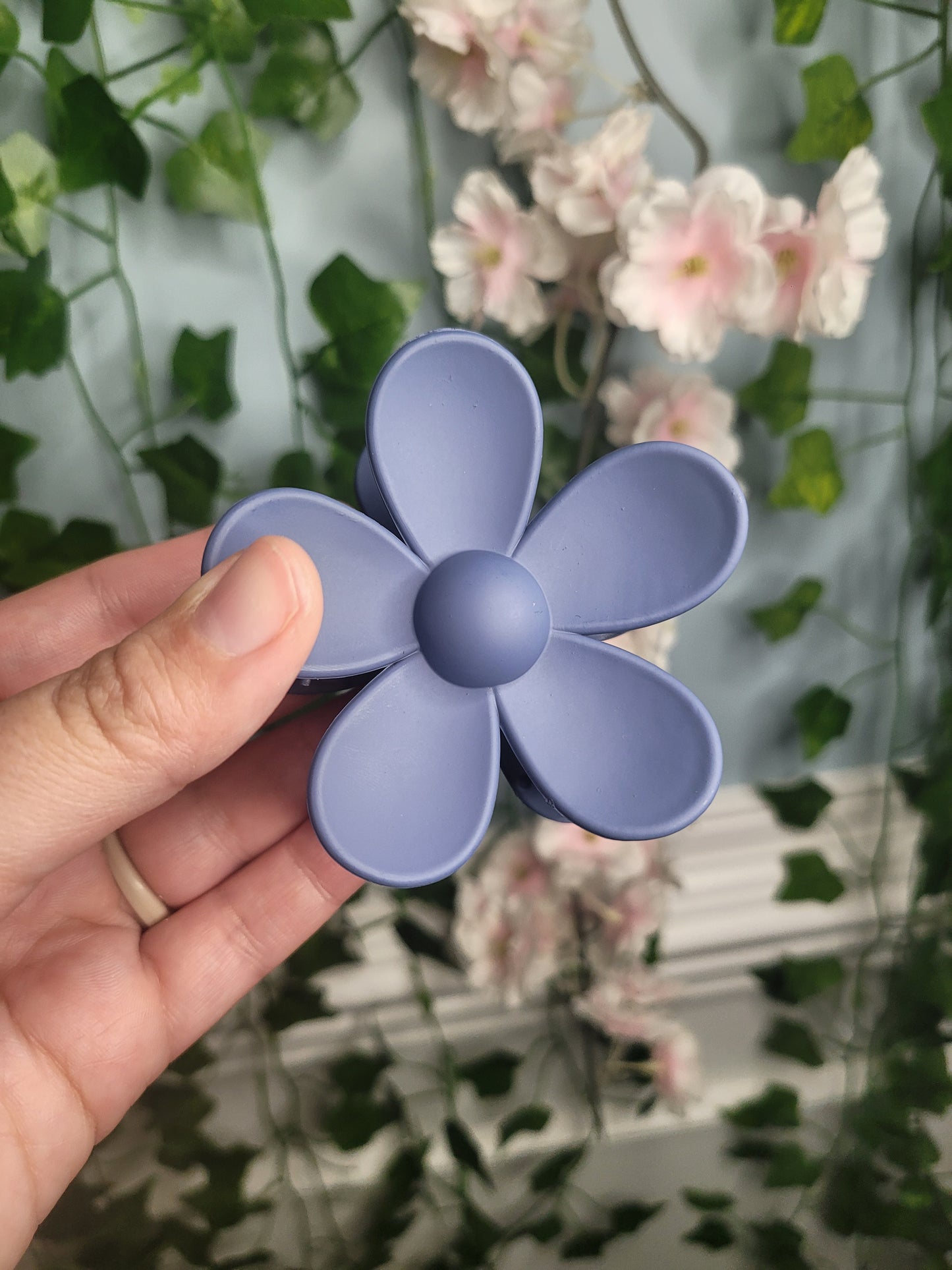 Daisy Matte Hair Claw