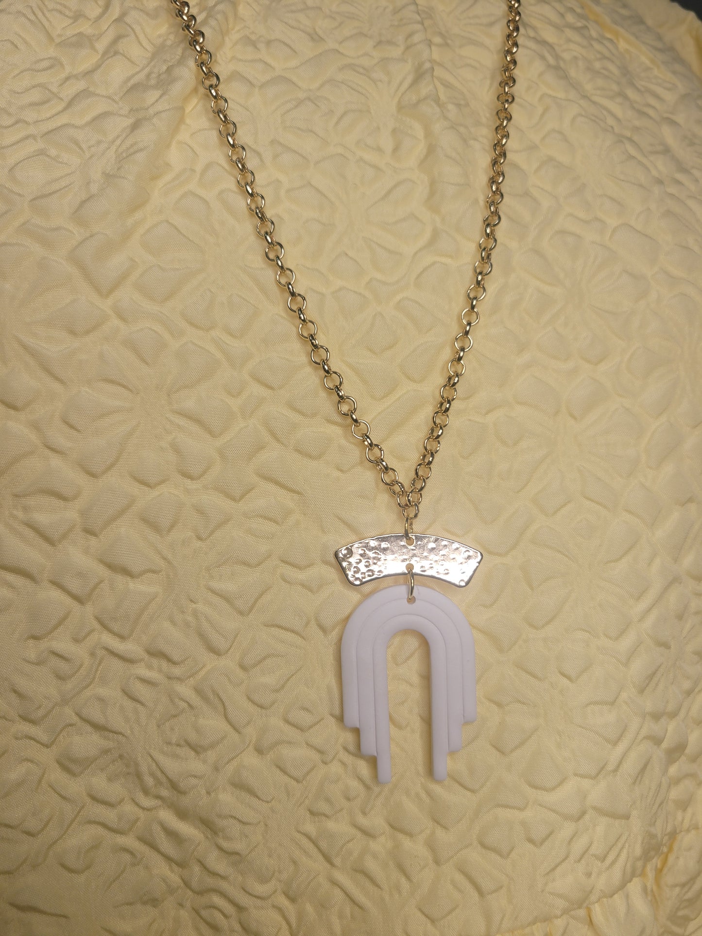 White/Gold Arch Necklace