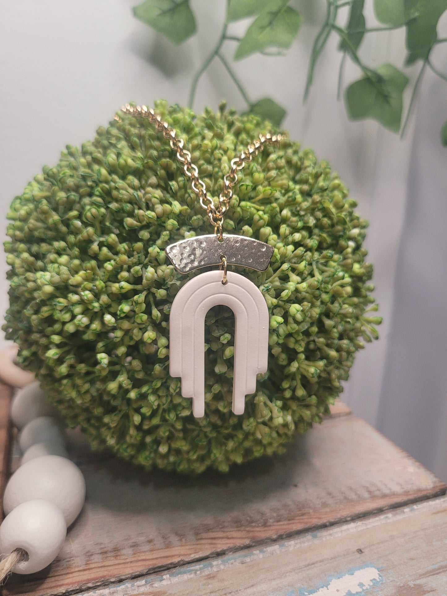 White/Gold Arch Necklace