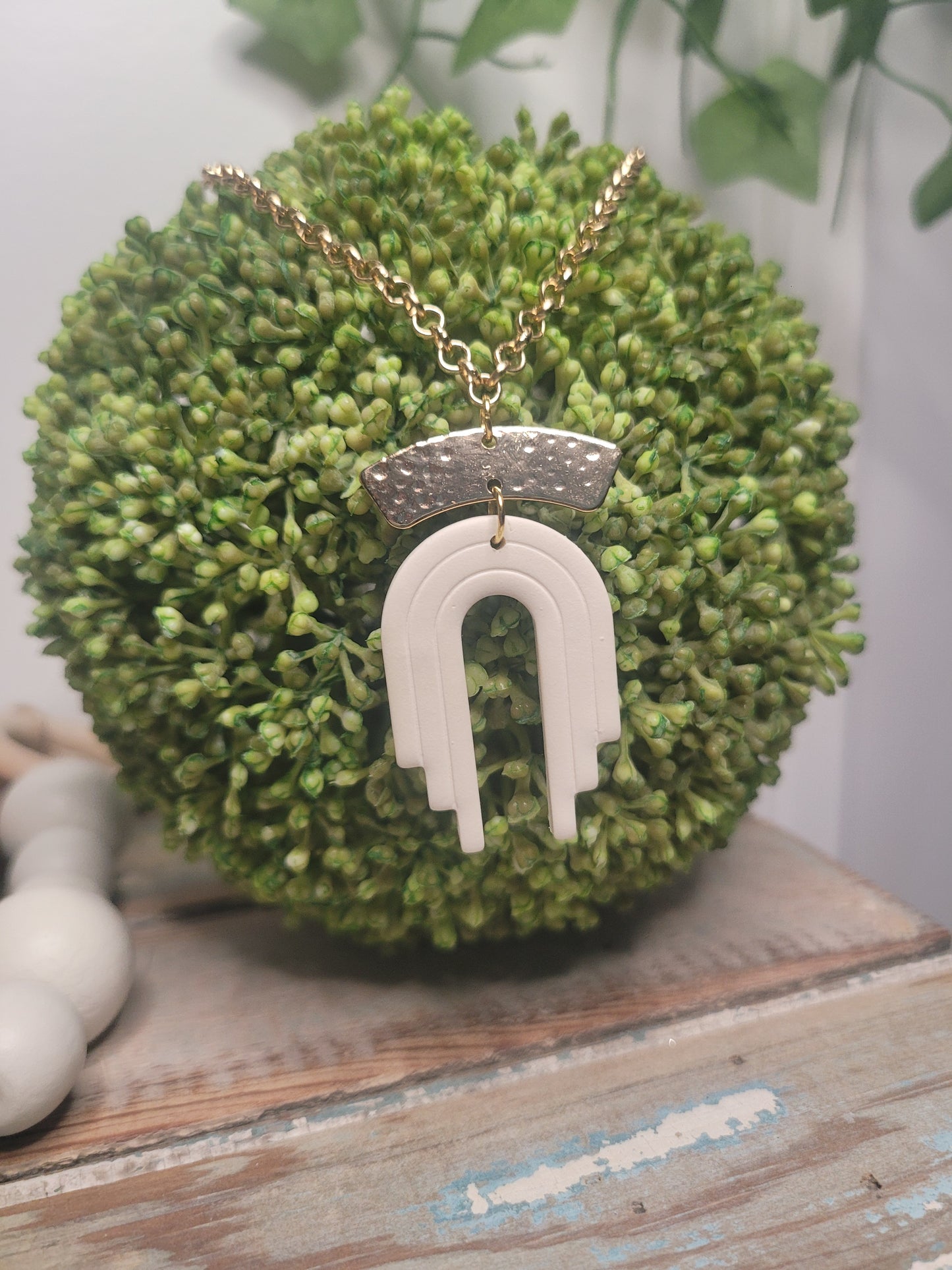 White/Gold Arch Necklace
