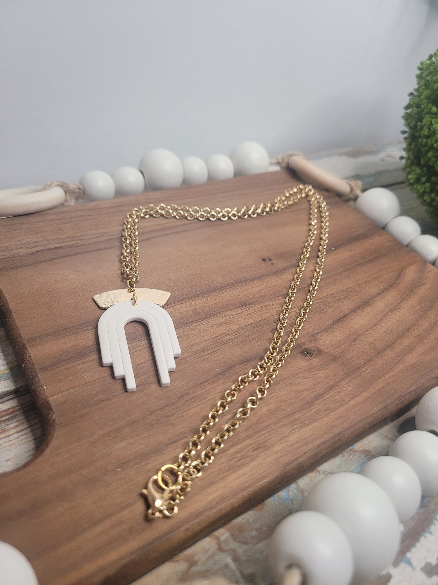 White/Gold Arch Necklace