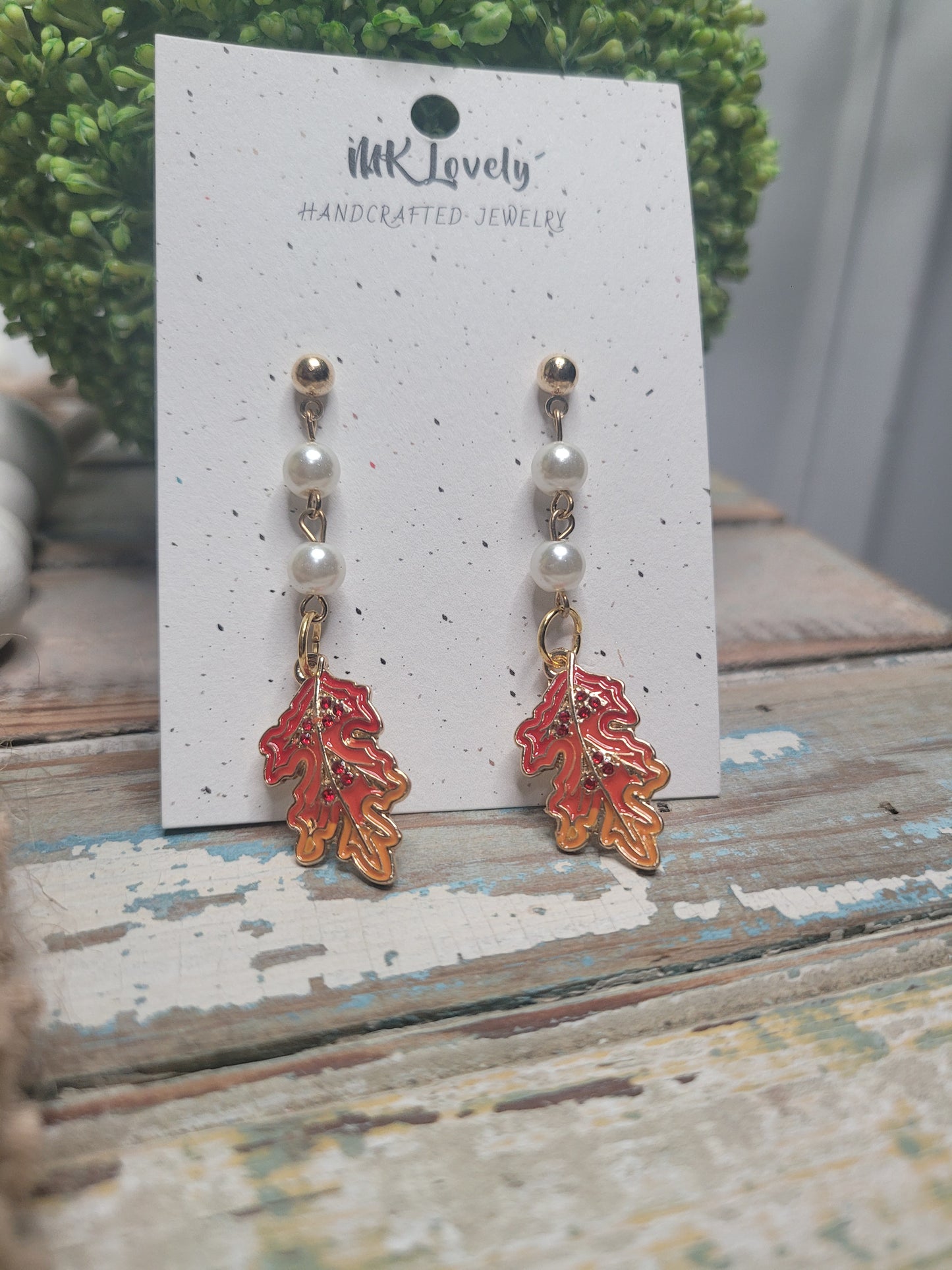 Leaf Charm Pearl Drops