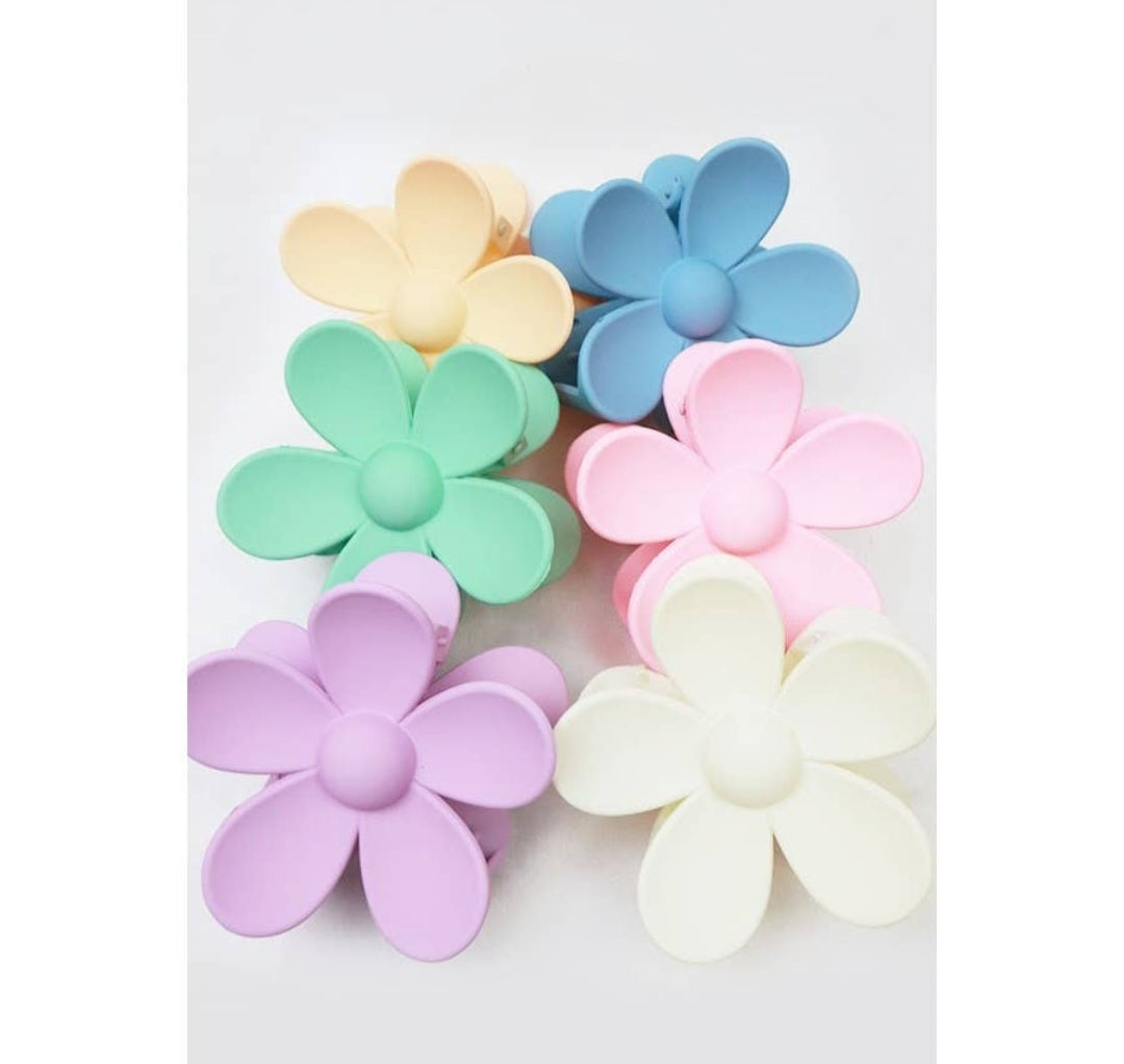 Daisy Matte Hair Claw