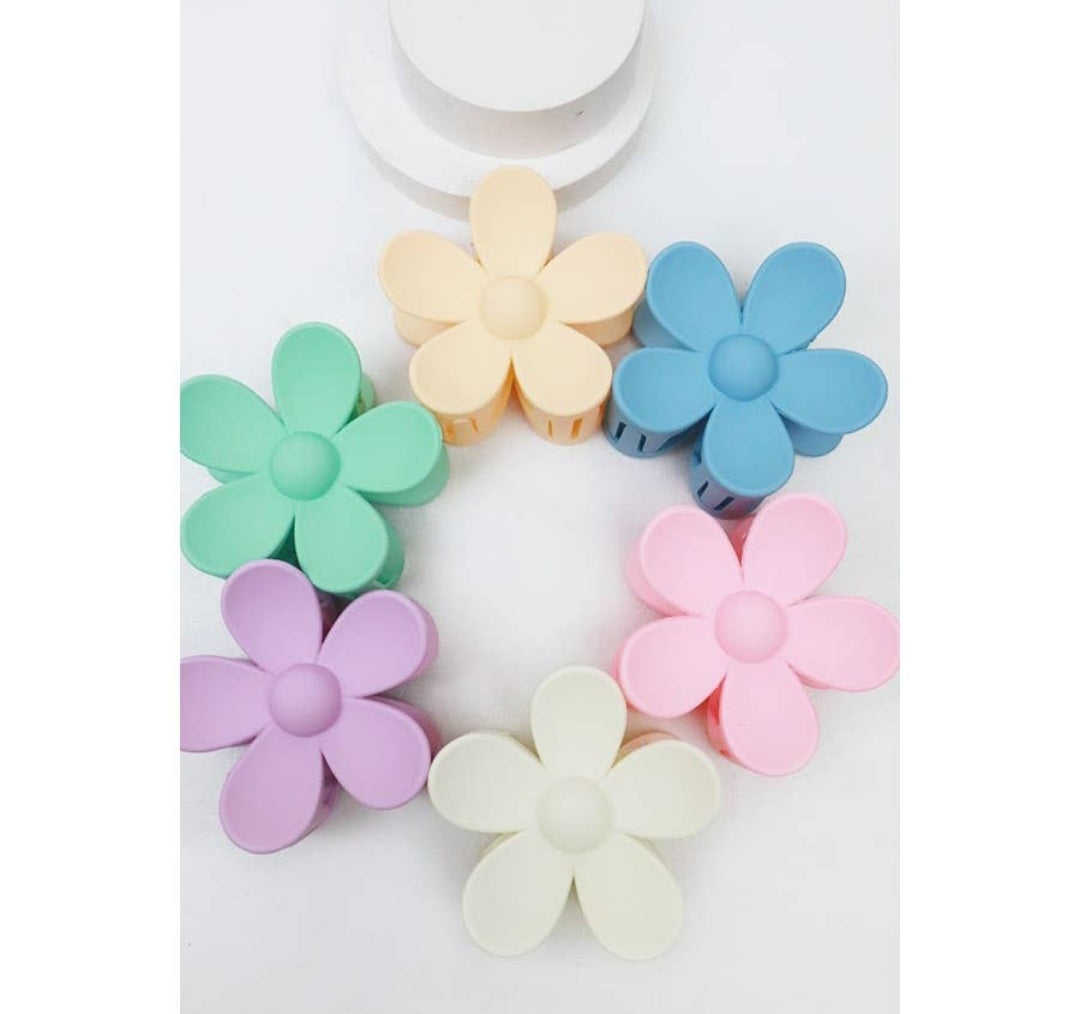 Daisy Matte Hair Claw
