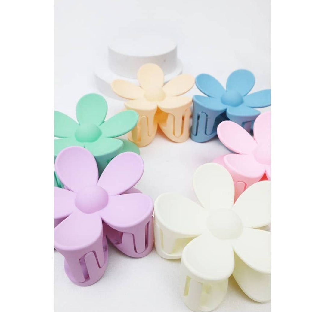 Daisy Matte Hair Claw