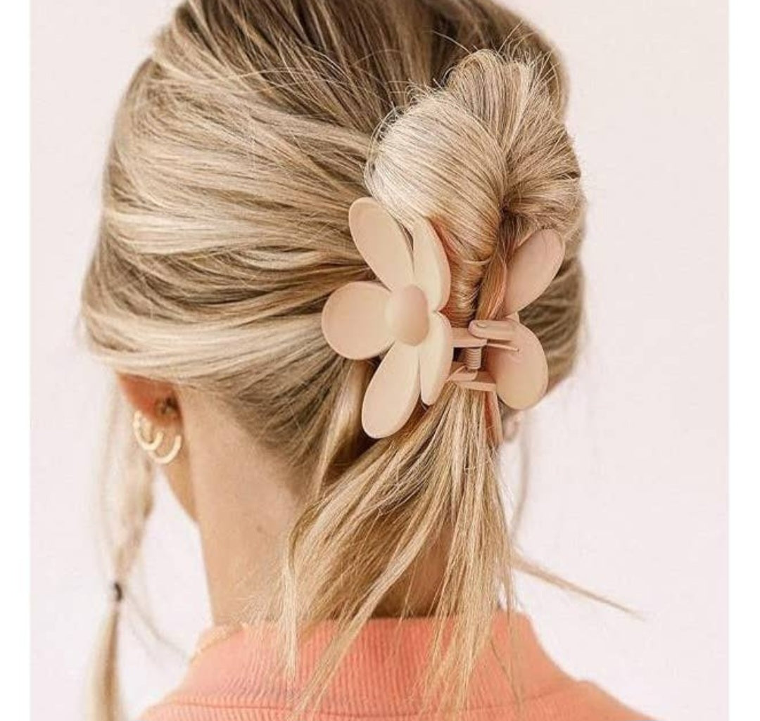 Daisy Matte Hair Claw