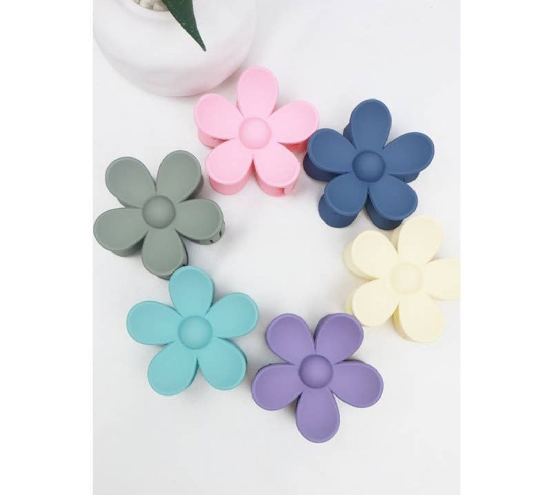 Daisy Matte Hair Claw