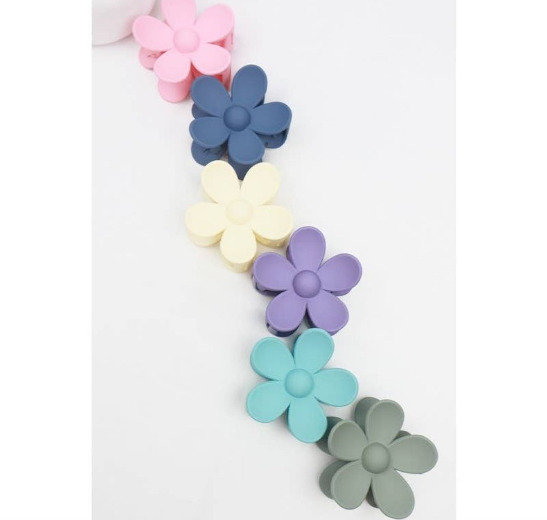 Daisy Matte Hair Claw