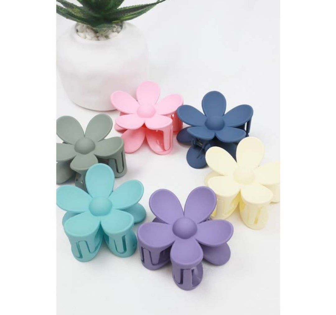 Daisy Matte Hair Claw