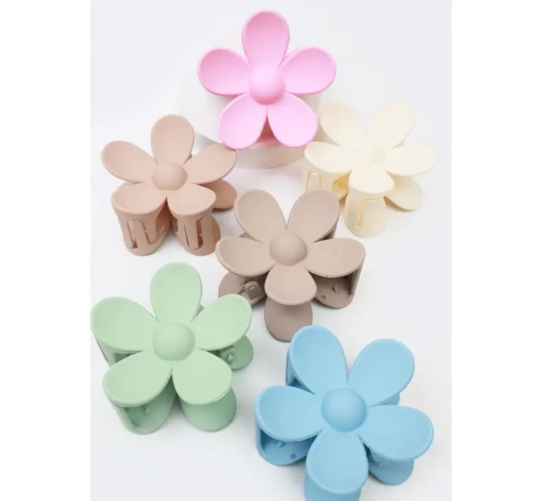 Daisy Matte Hair Claw