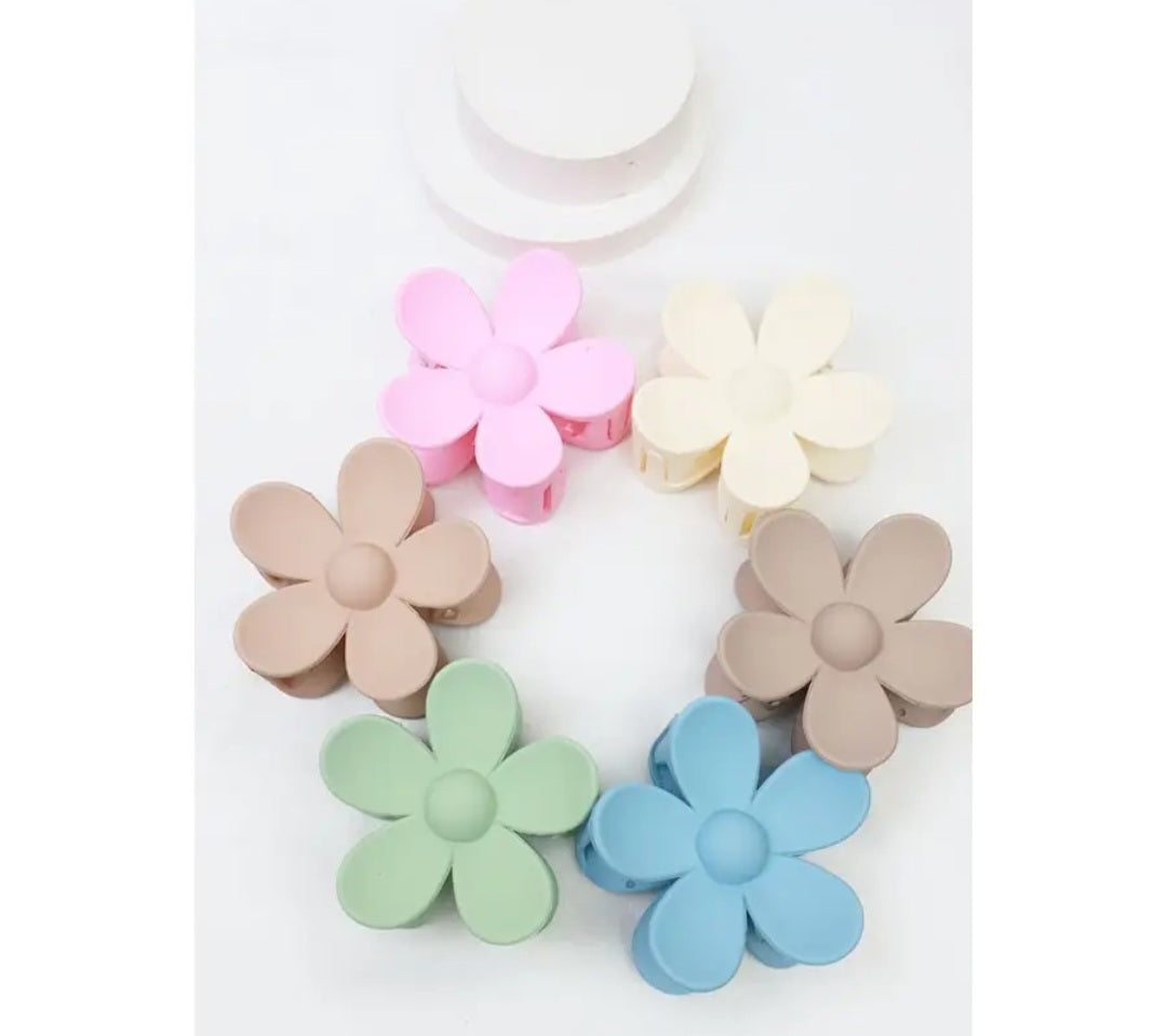 Daisy Matte Hair Claw
