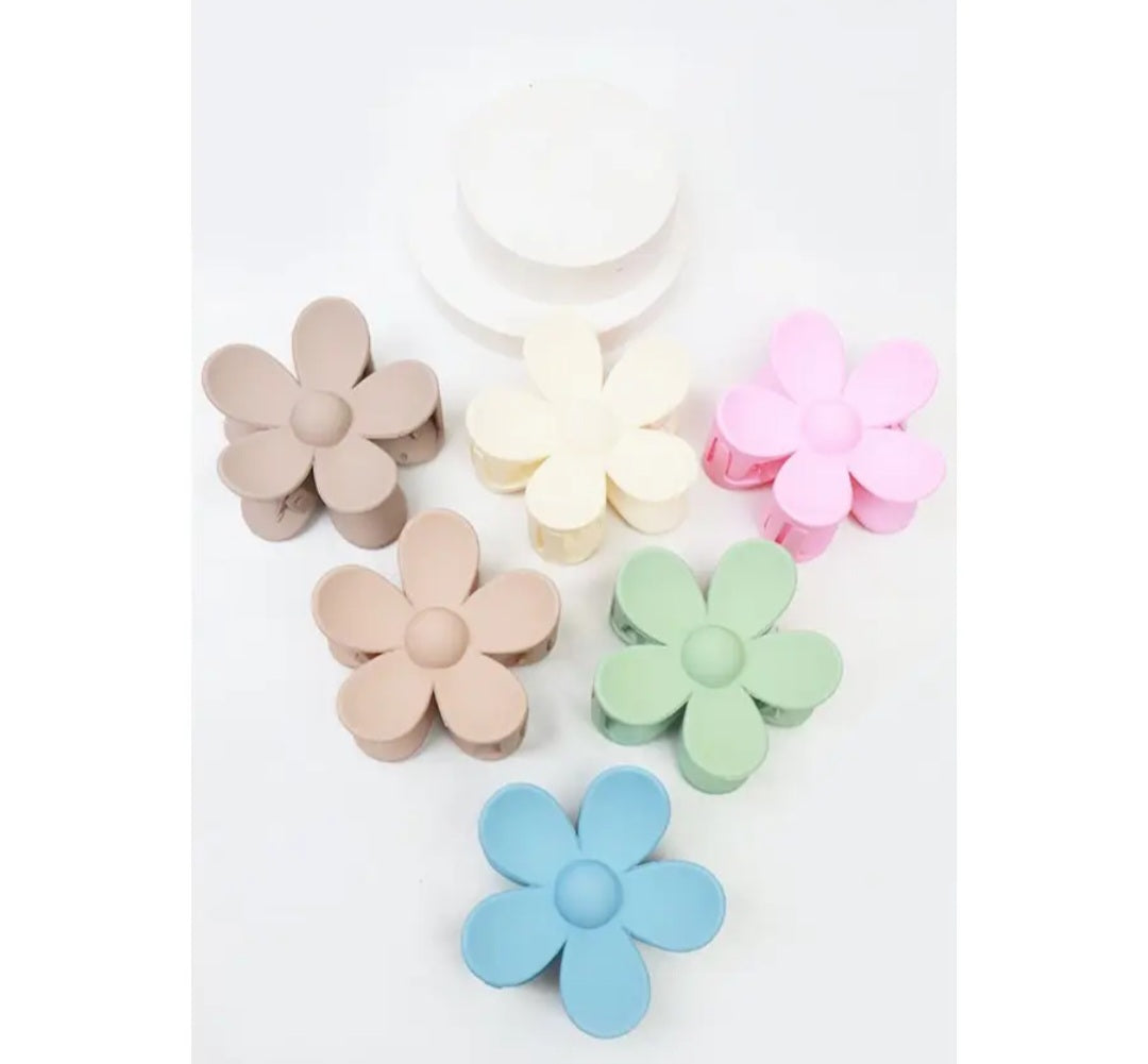 Daisy Matte Hair Claw