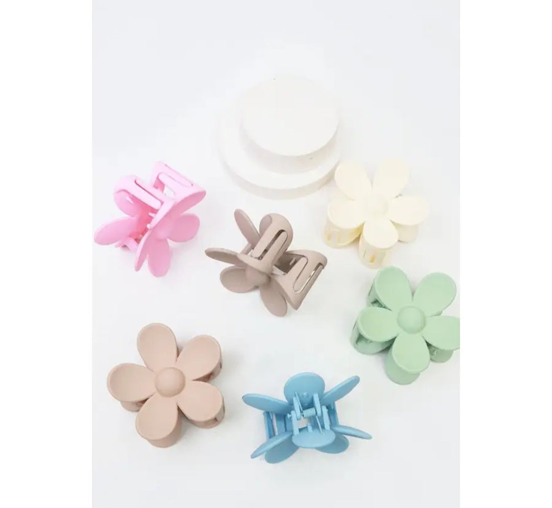 Daisy Matte Hair Claw
