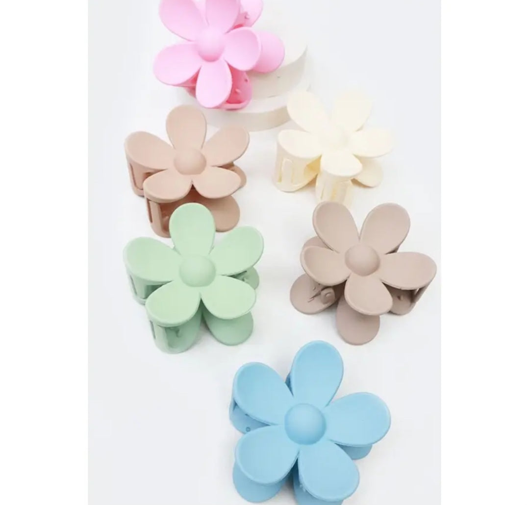 Daisy Matte Hair Claw