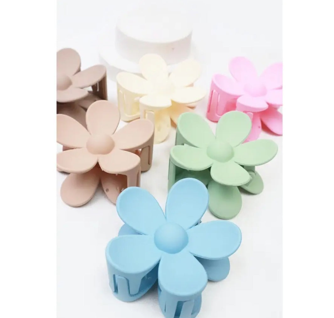 Daisy Matte Hair Claw