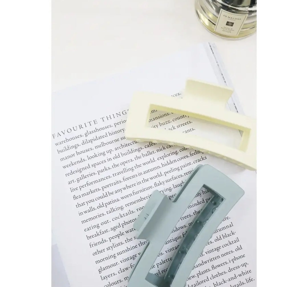 Matte Jumbo Rectangle Cutout Claw Clip