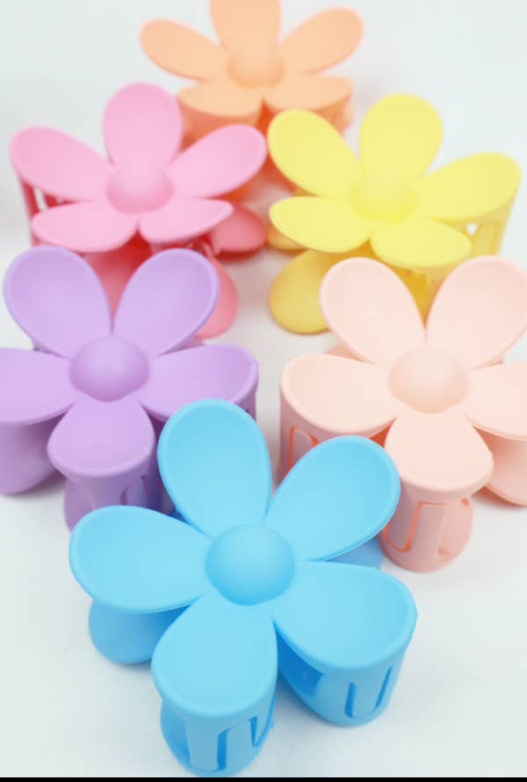 Daisy Matte Hair Claw