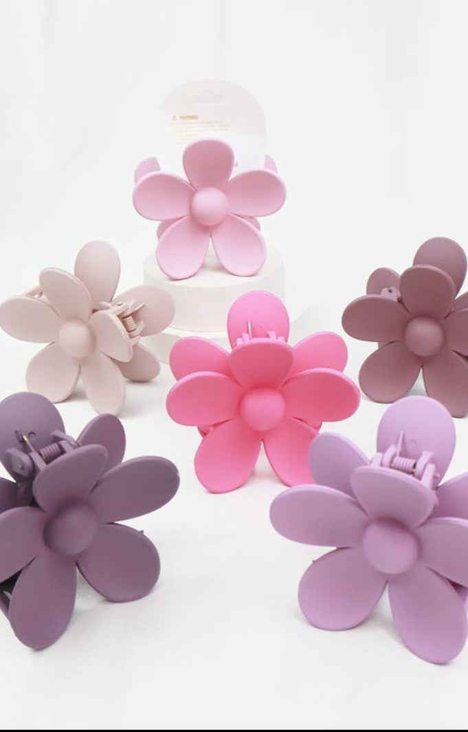 Daisy Matte Hair Claw
