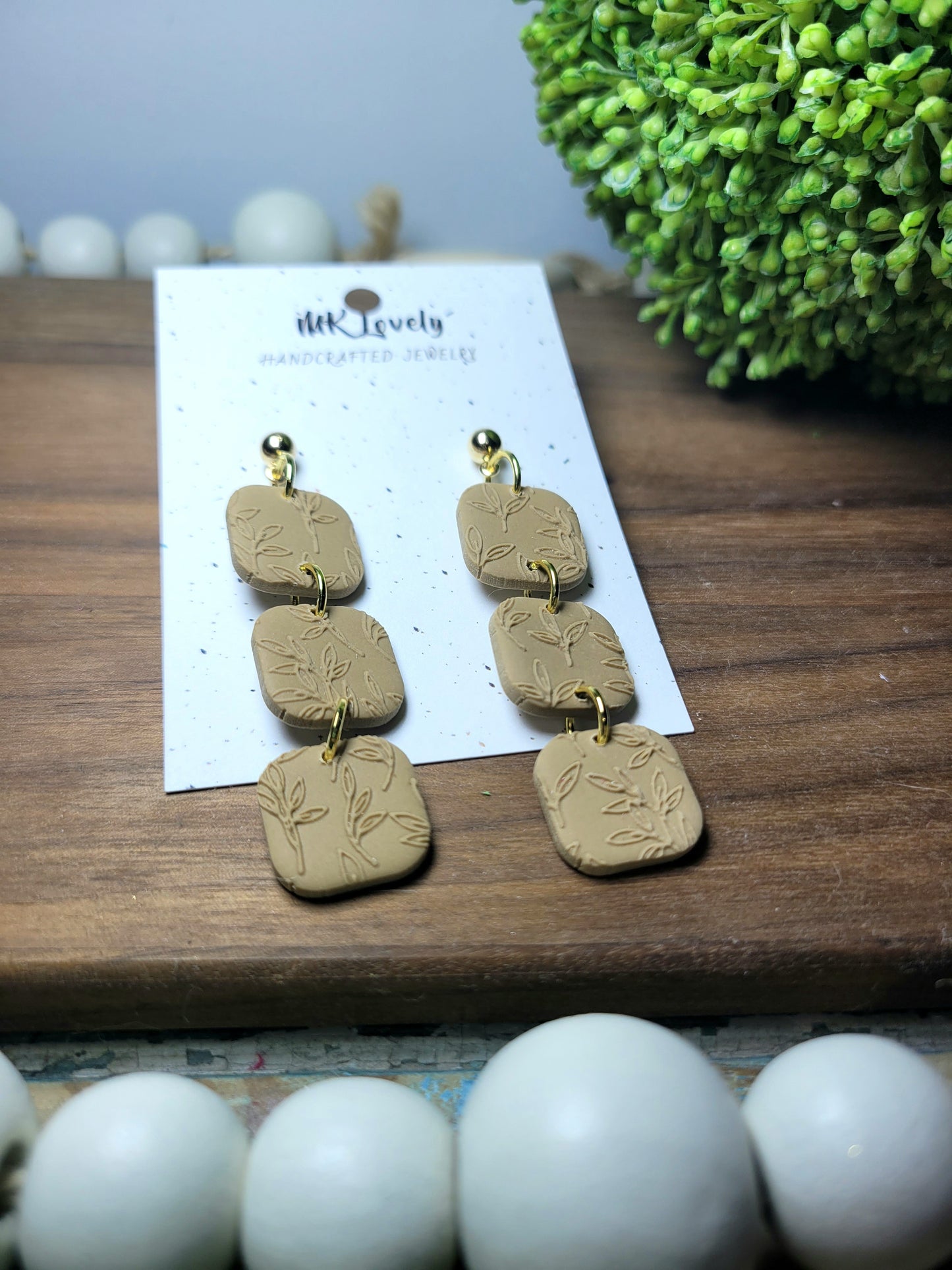 Tiered Textured Beige Danglea