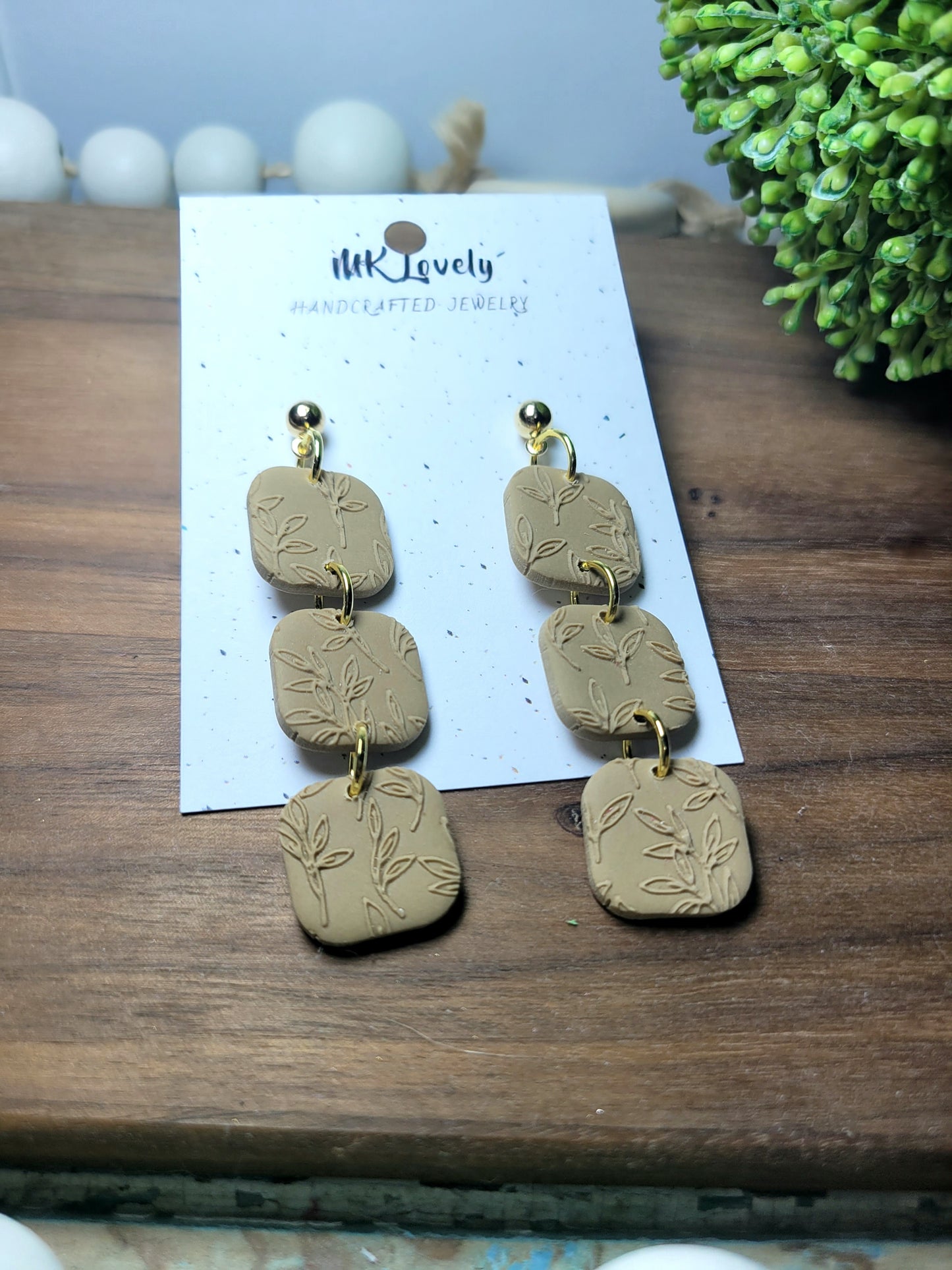 Tiered Textured Beige Danglea